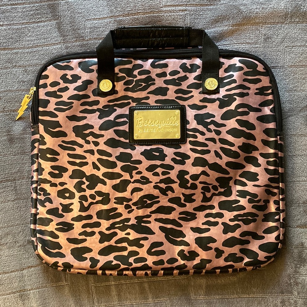 Betseyville Betsey Johnson Leopard Print Laptop Case
